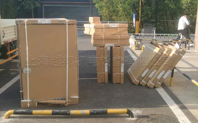 阿迪達斯中央空調(diào)安裝現(xiàn)場收貨圖