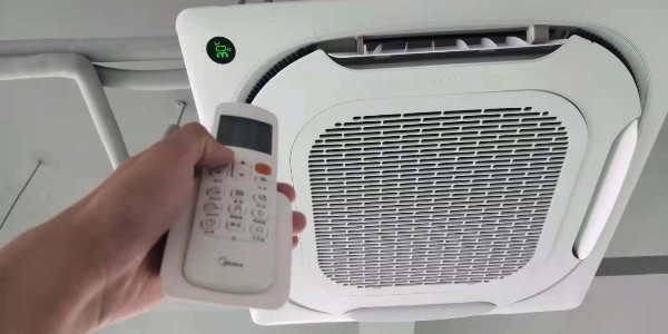 中央空調(diào)溫度開(kāi)高還是開(kāi)低容易產(chǎn)生冷凝水？