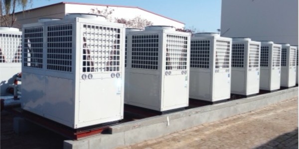 空氣能熱水器廣泛應(yīng)用于各大院校 影響其選購(gòu)價(jià)格的因素有哪些？